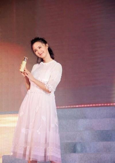 张歆艺以前的照片,从青涩校园到璀璨荧屏，时光见证的美丽蜕变