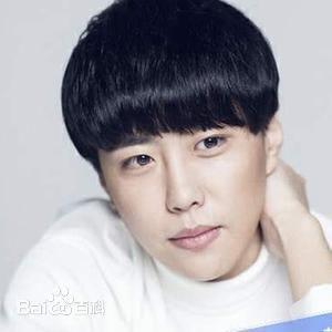 韩安旭图片,光影交织下的青春风采